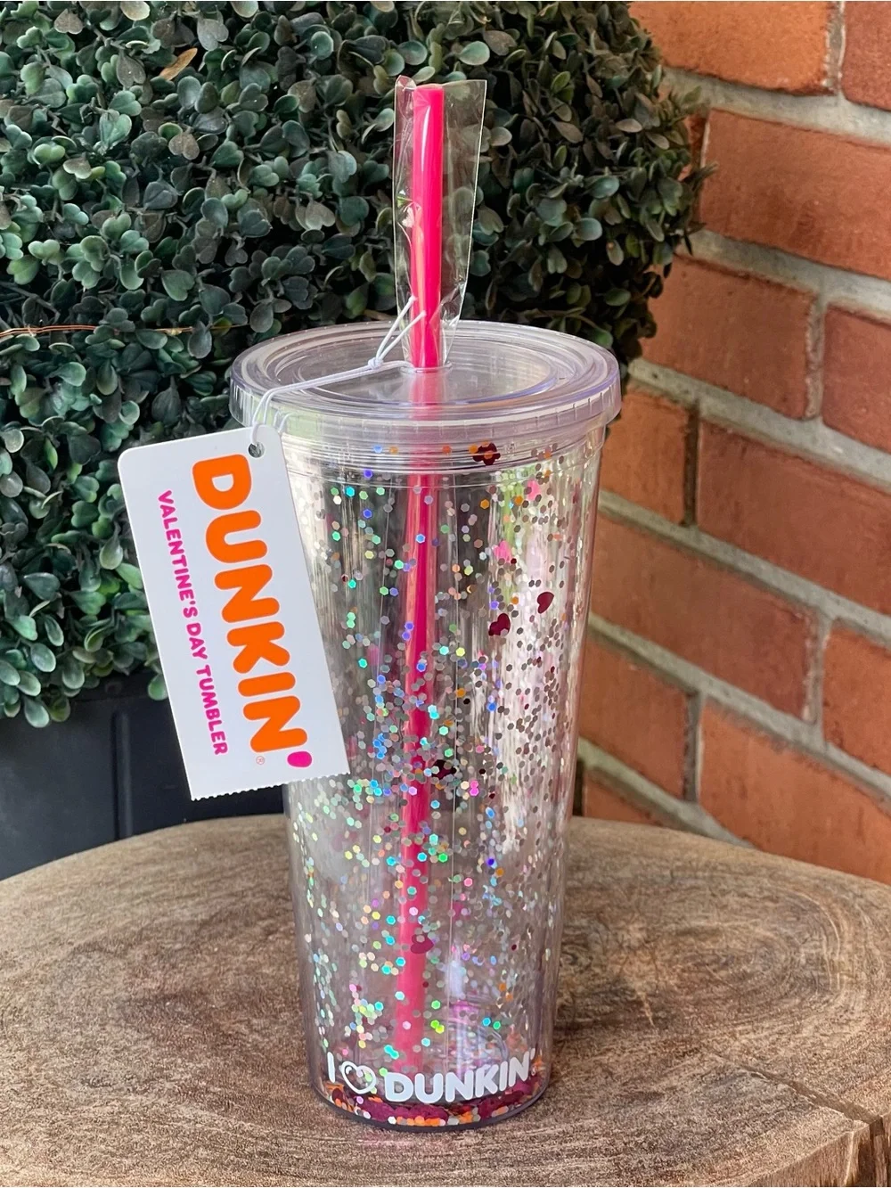 New DUNKIN VALENTINE'S DAY Moving Sprinkles Acrylic Tumbler (24oz.)